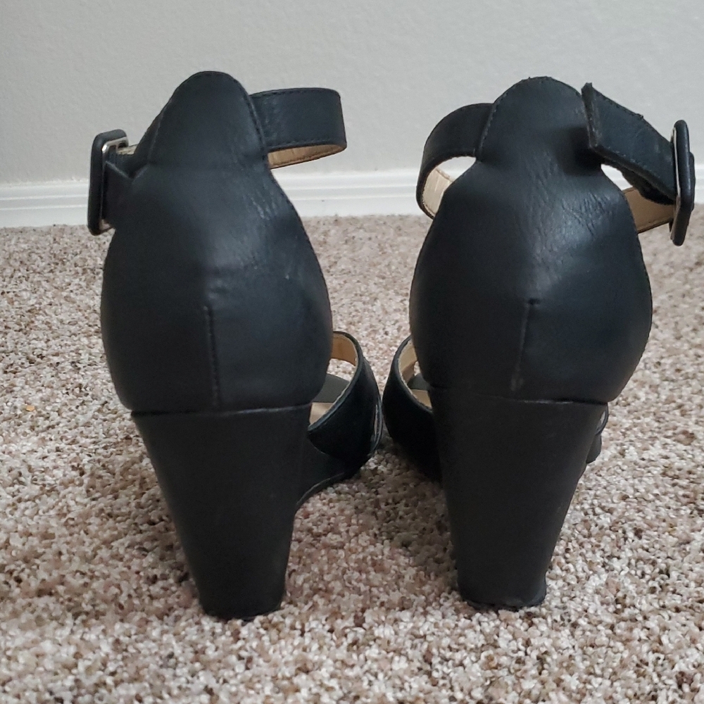 Chinese Laundry Black Crisscross Heels –‎ Size 8 – Timeless & Versatile - Picture 2 of 5